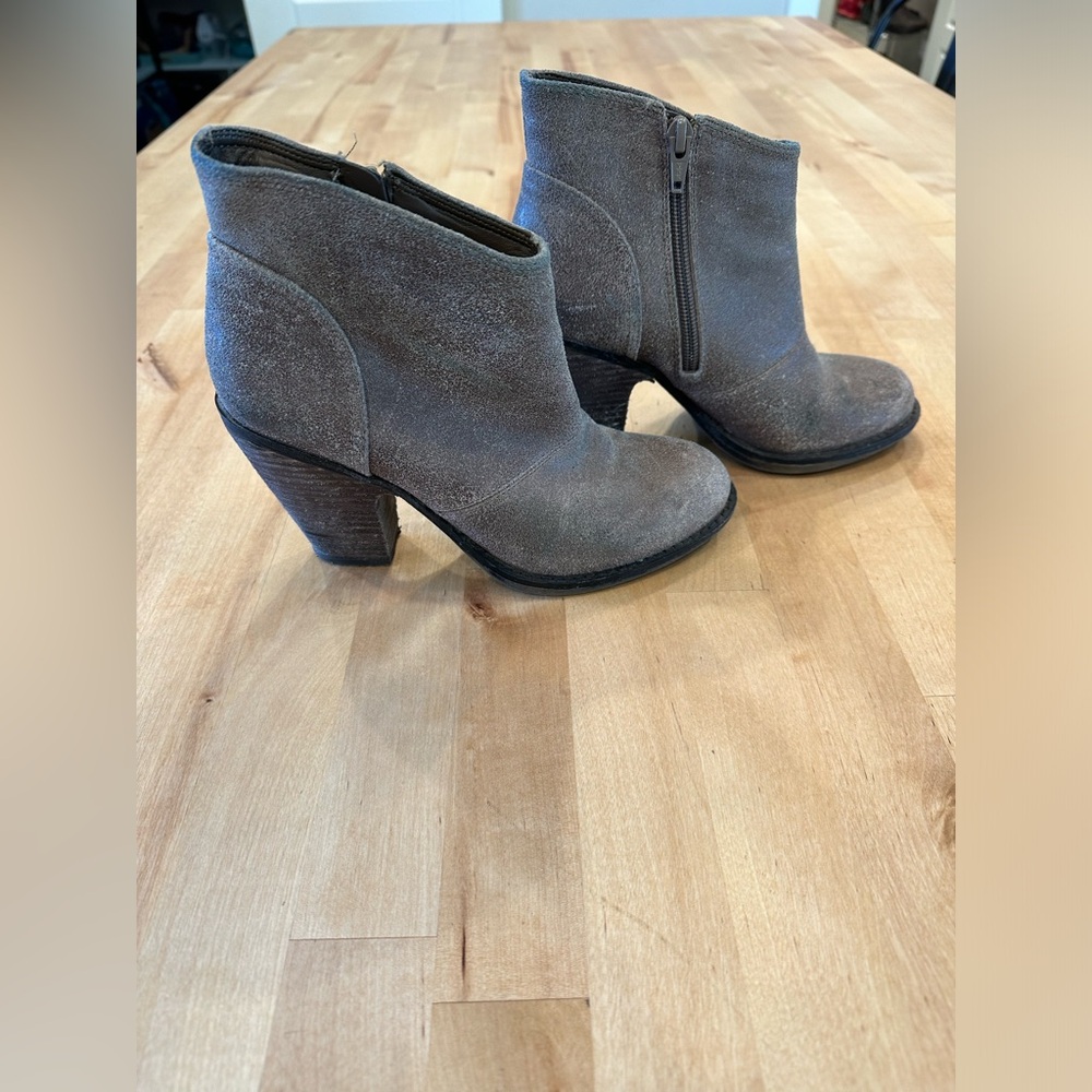 Women Jessica Simpson bootie